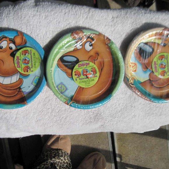 8 Scooby-Doo! 8 3/4" Red Design Paper Plates Birthday Party Express Hallmark Dog - Picture 3 of 10